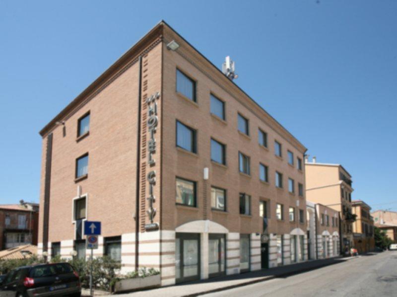 The City Hotel Ancona Bagian luar foto